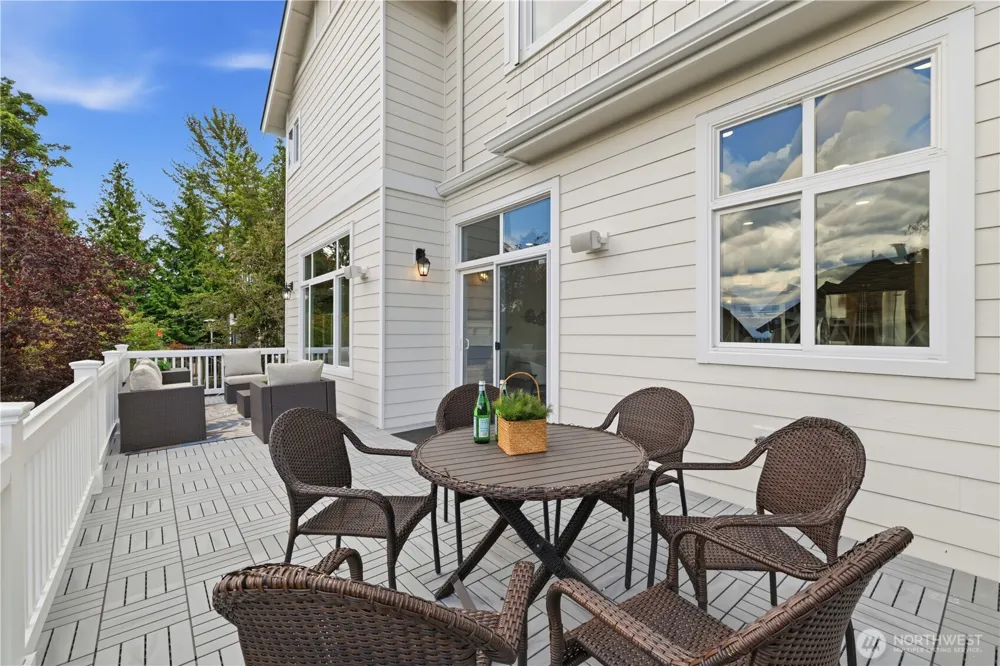 698 Summerhill Ridge Drive NW Issaquah, WA 98027