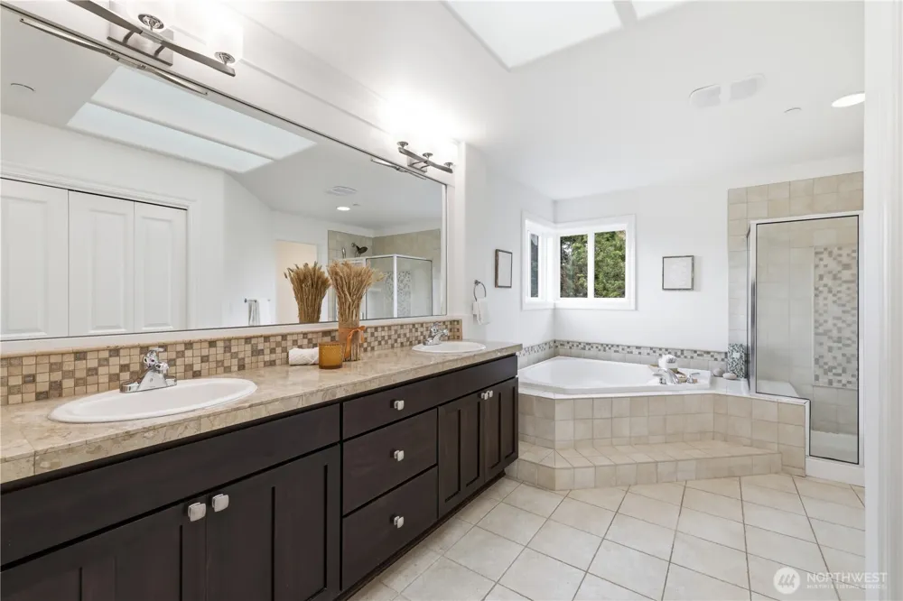 698 Summerhill Ridge Drive NW Issaquah, WA 98027