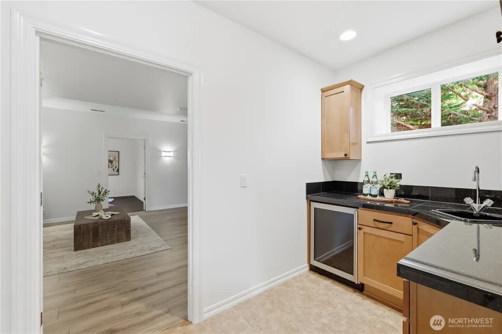 698 Summerhill Ridge Drive NW Issaquah, WA 98027