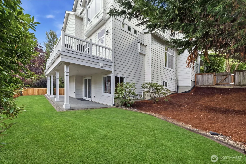 698 Summerhill Ridge Drive NW Issaquah, WA 98027