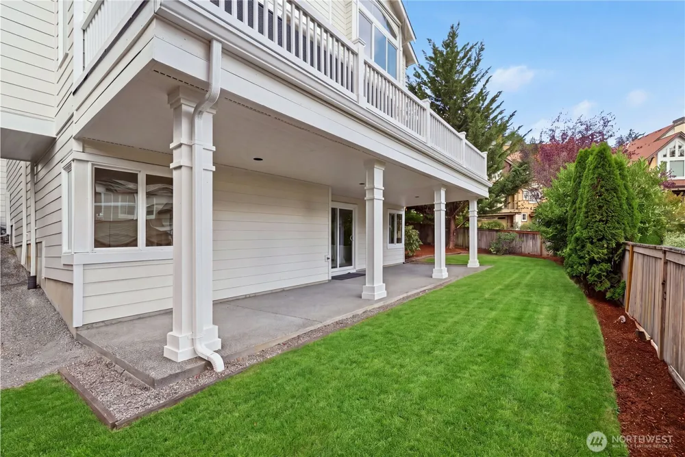698 Summerhill Ridge Drive NW Issaquah, WA 98027