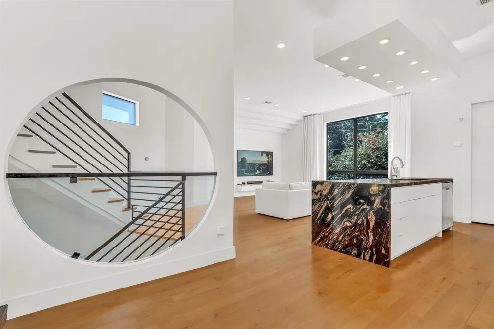 1624 Vermont Street Houston, TX 77006