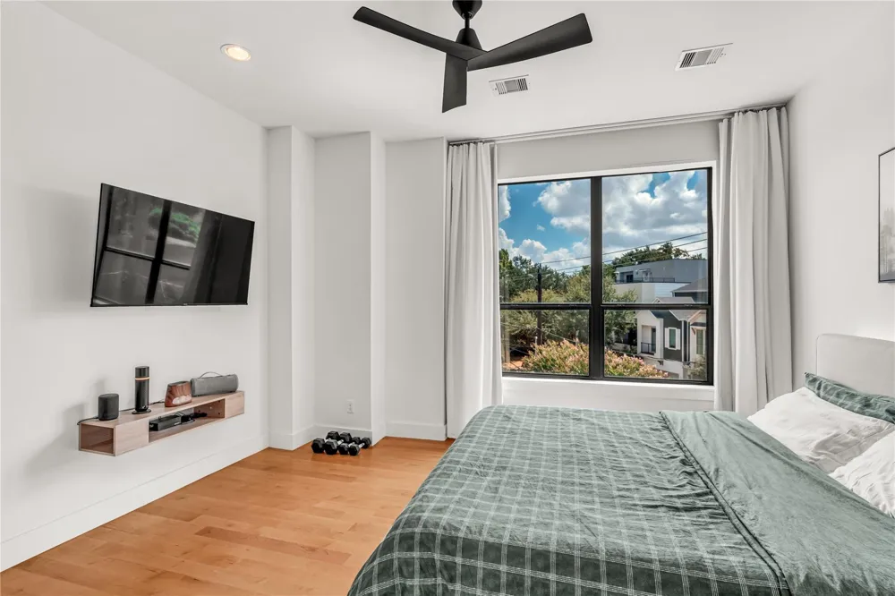 1624 Vermont Street Houston, TX 77006