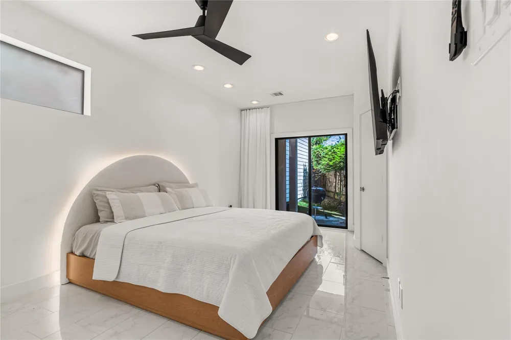 1624 Vermont Street Houston, TX 77006