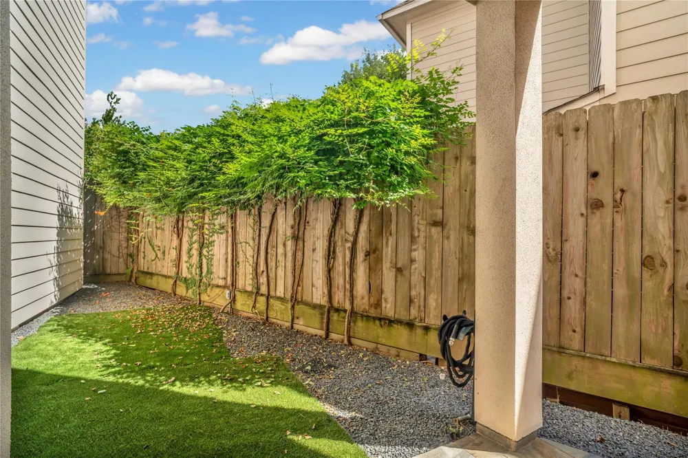 1624 Vermont Street Houston, TX 77006