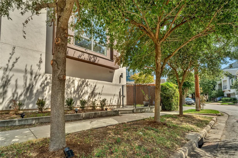 1624 Vermont Street Houston, TX 77006