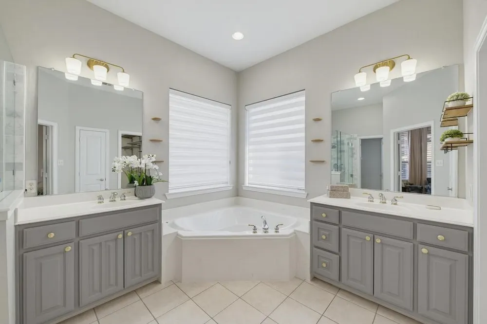 1906 Fountain Wood Drive Euless, TX 76039
