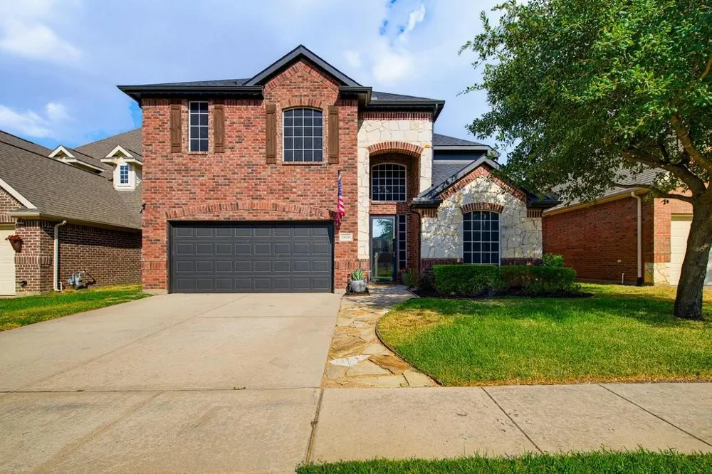 1906 Fountain Wood Drive Euless, TX 76039