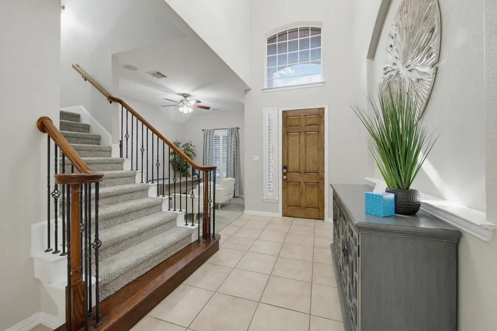 1906 Fountain Wood Drive Euless, TX 76039