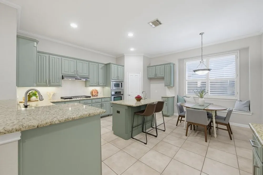 1906 Fountain Wood Drive Euless, TX 76039