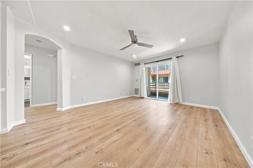 6815 Remmet Avenue #212 Los Angeles, CA 91303