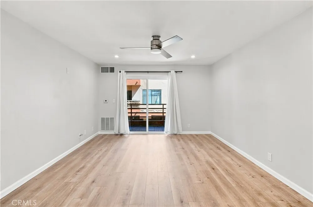 6815 Remmet Avenue #212 Los Angeles, CA 91303