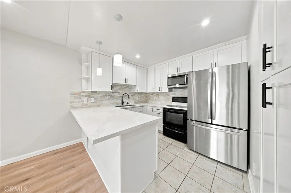 6815 Remmet Avenue #212 Los Angeles, CA 91303