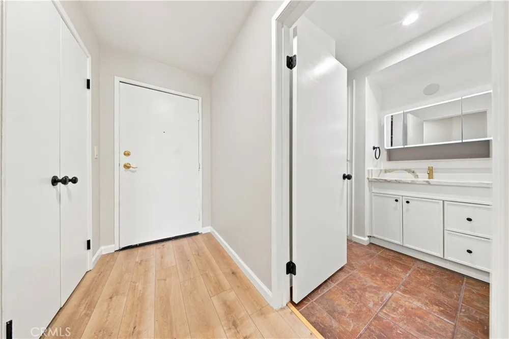6815 Remmet Avenue #212 Los Angeles, CA 91303