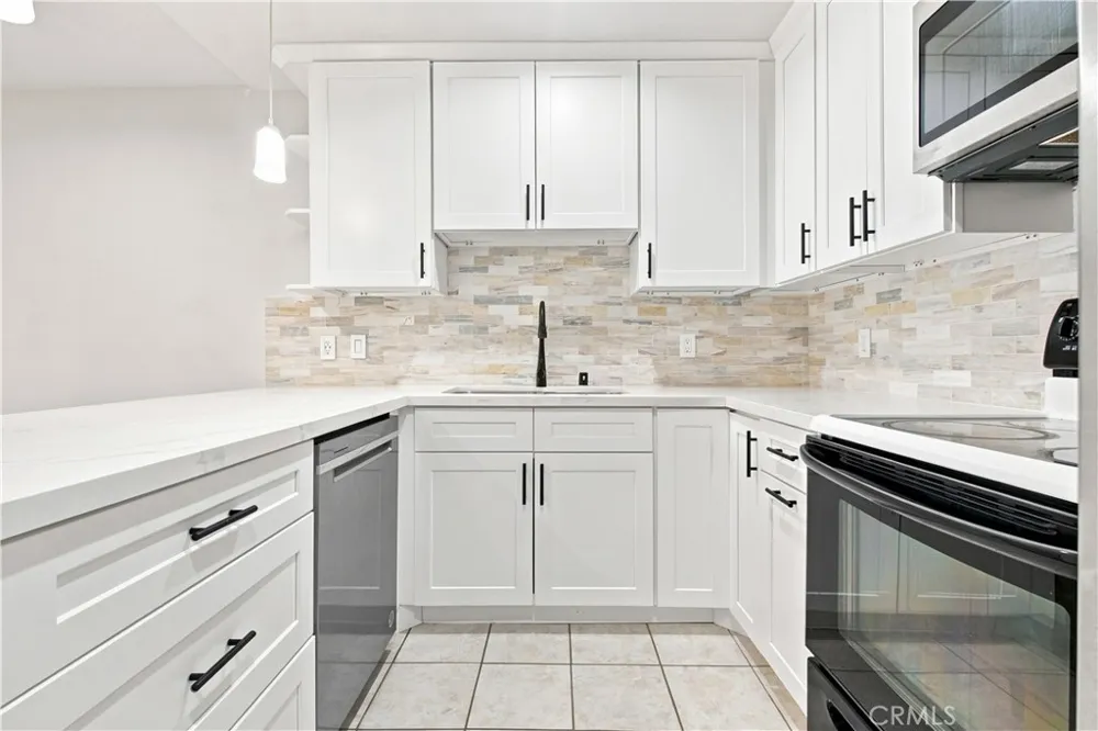 6815 Remmet Avenue #212 Los Angeles, CA 91303