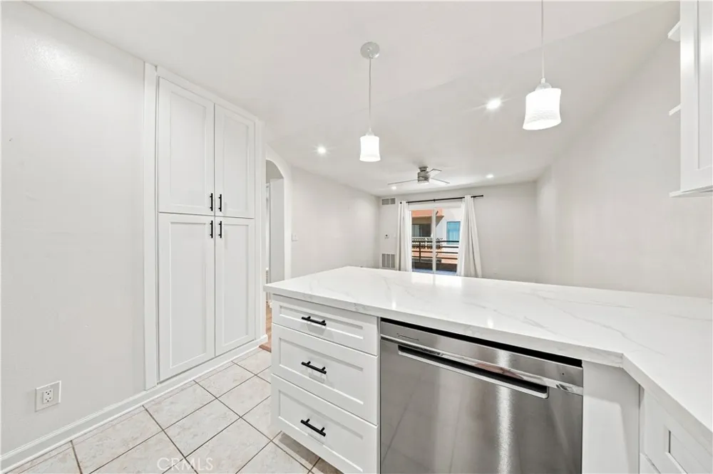 6815 Remmet Avenue #212 Los Angeles, CA 91303