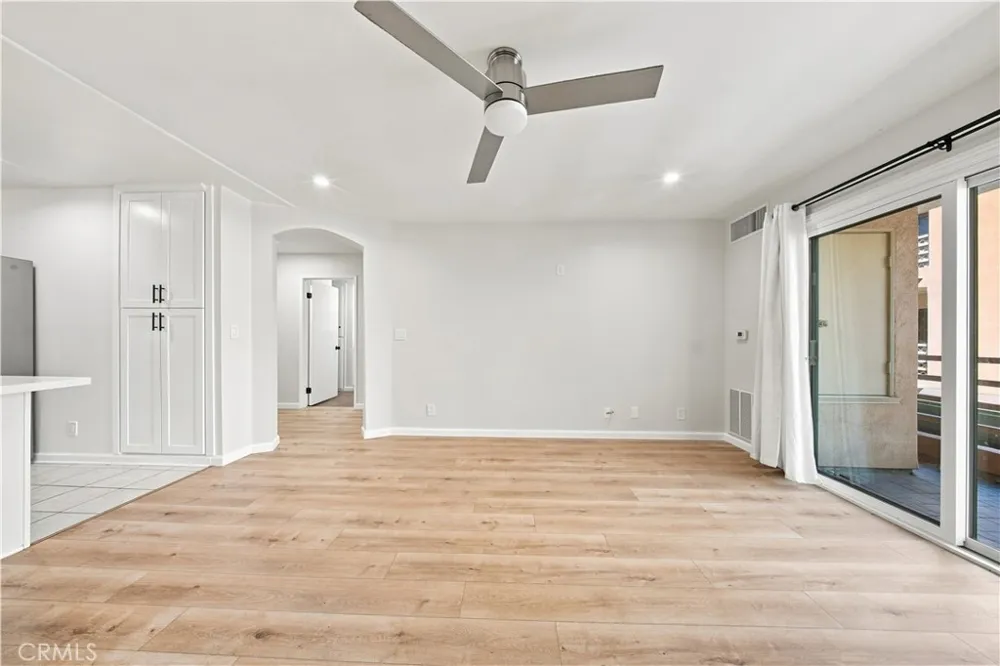 6815 Remmet Avenue #212 Los Angeles, CA 91303