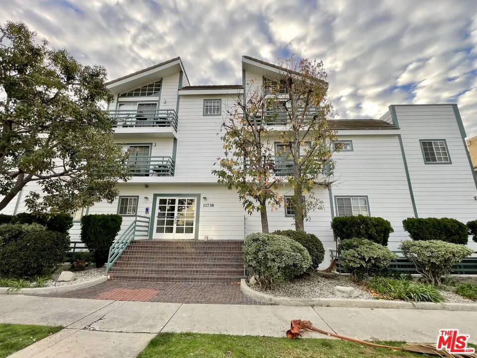 11738 Mayfield #106 Los Angeles, CA 90049