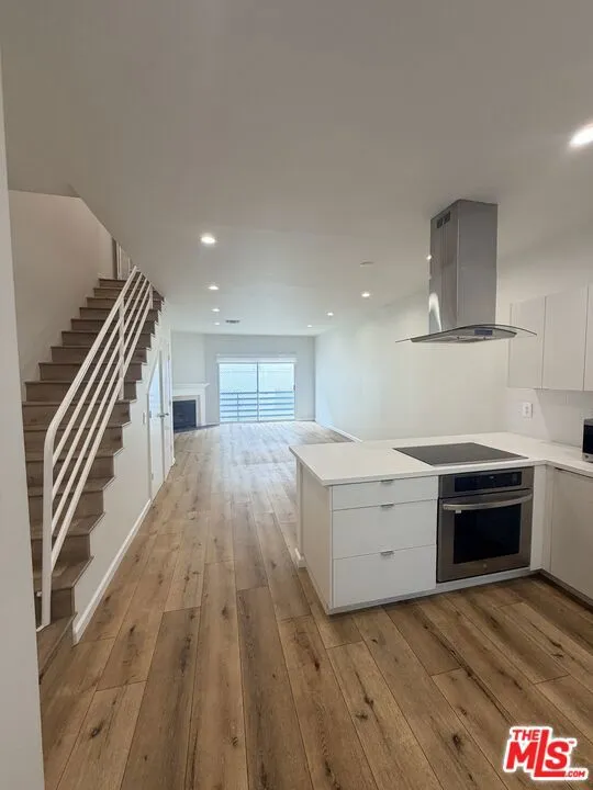 11738 Mayfield #106 Los Angeles, CA 90049