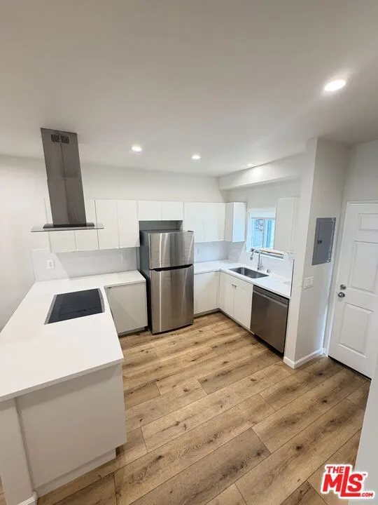 11738 Mayfield #106 Los Angeles, CA 90049
