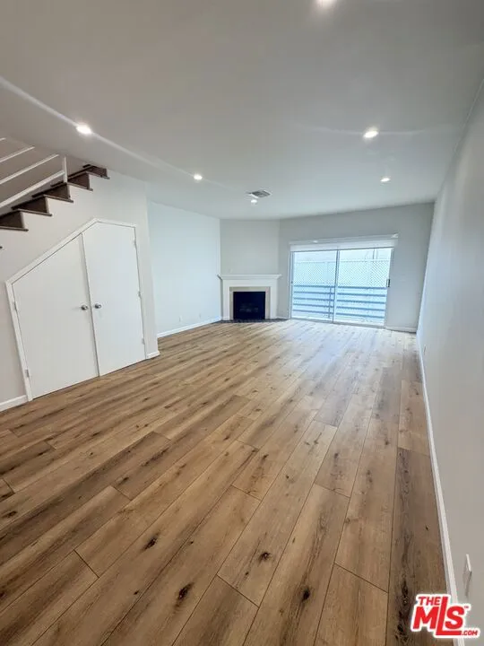 11738 Mayfield #106 Los Angeles, CA 90049