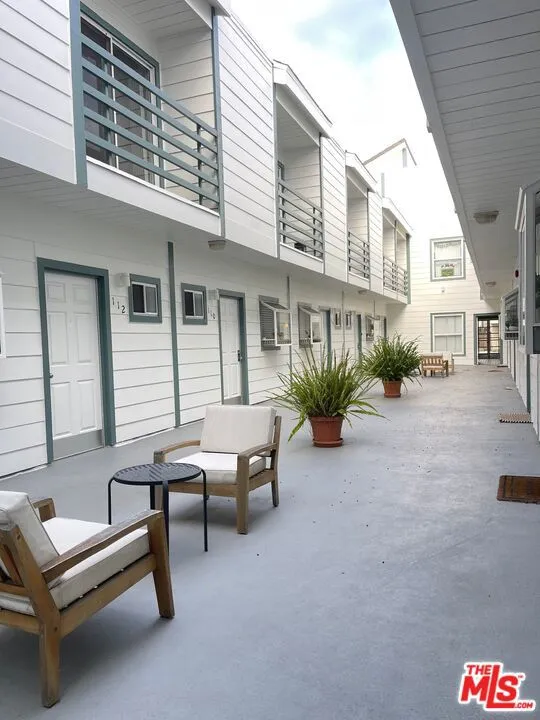 11738 Mayfield #106 Los Angeles, CA 90049