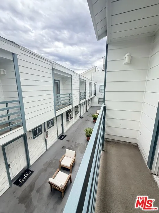 11738 Mayfield #106 Los Angeles, CA 90049