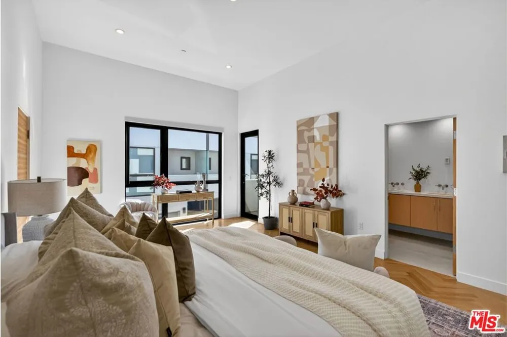 2118 Federal Avenue Los Angeles, CA 90025