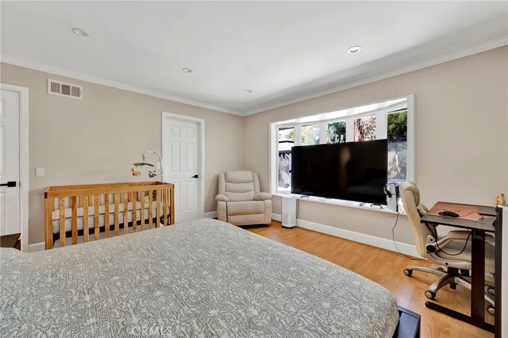 21049 community Canoga Park, CA 91304