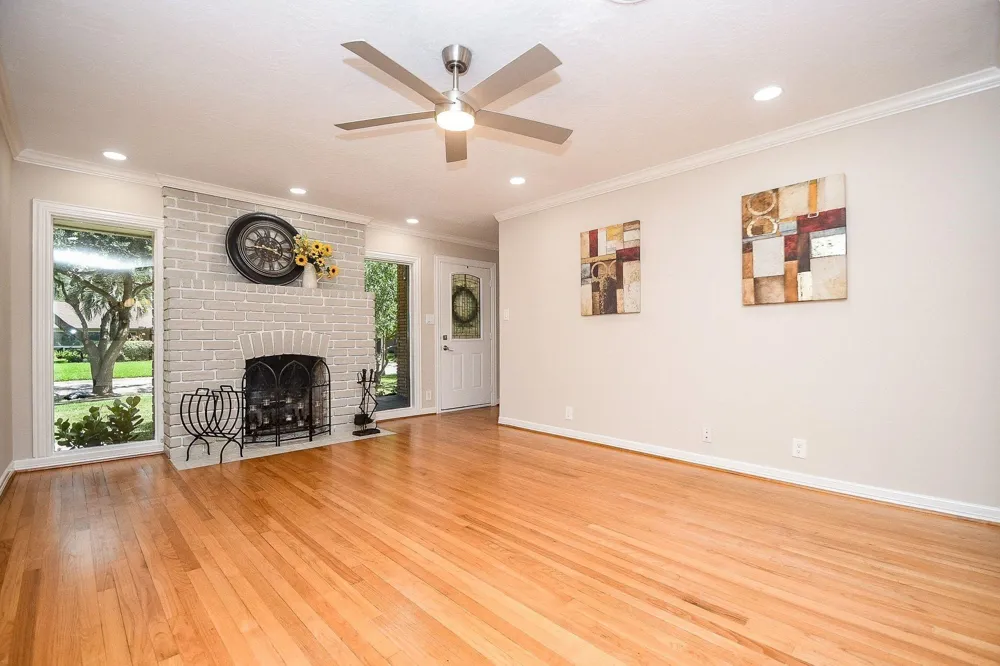 5315 Briarbend Drive Houston, TX 77096