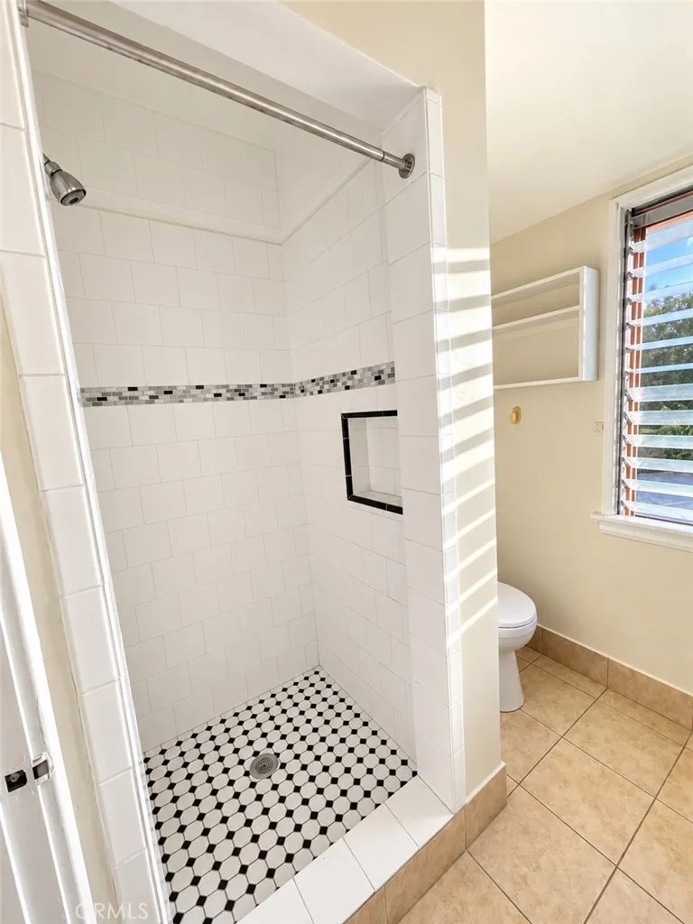 2572 Silver Ridge Los Angeles, CA 90039
