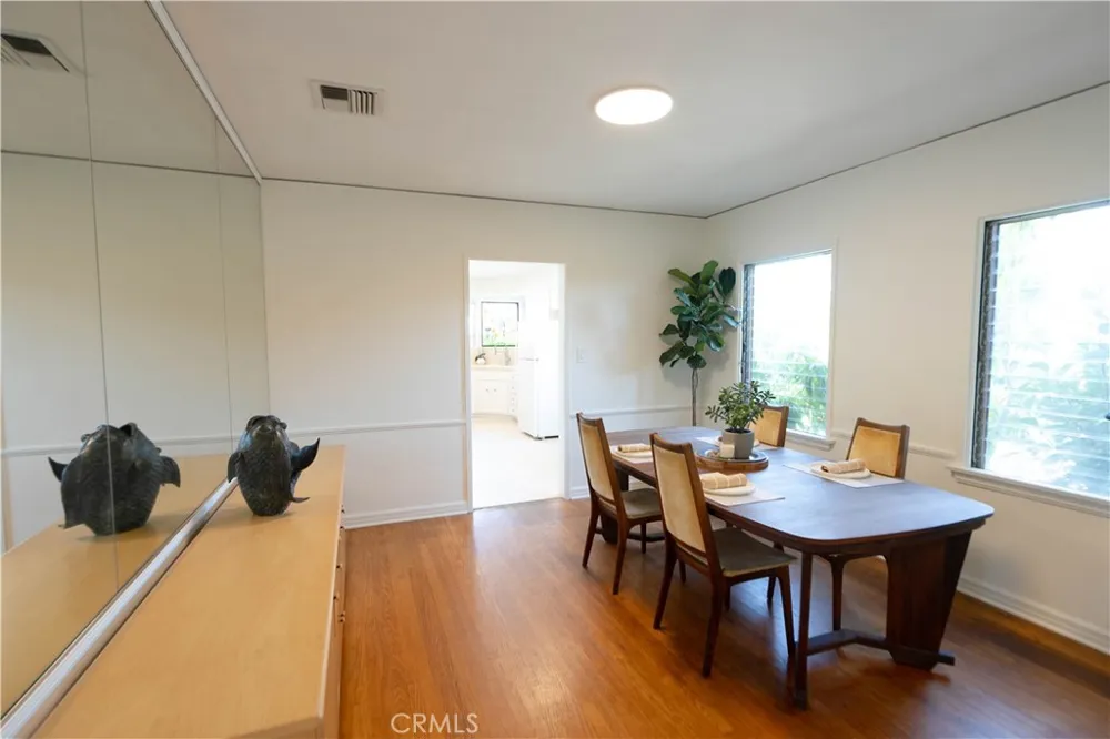 2572 Silver Ridge Los Angeles, CA 90039