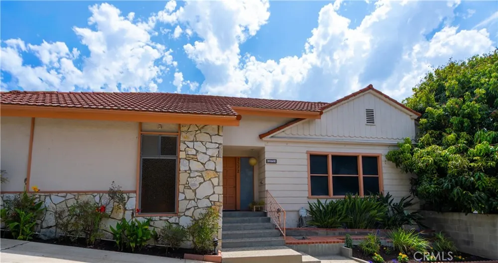2572 Silver Ridge Los Angeles, CA 90039