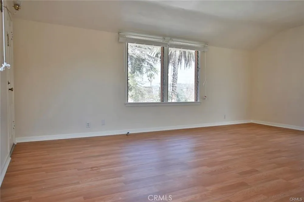 2572 Silver Ridge Los Angeles, CA 90039
