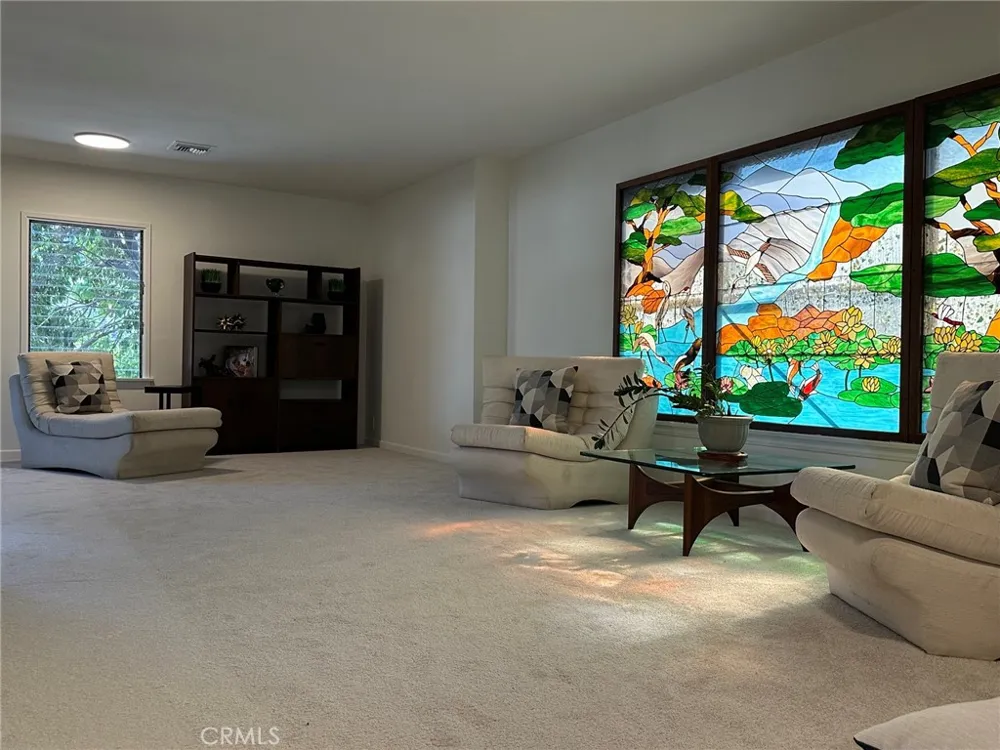 2572 Silver Ridge Los Angeles, CA 90039