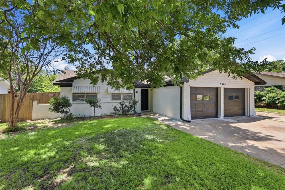 2202 E Mitchell Street Arlington, TX 76010