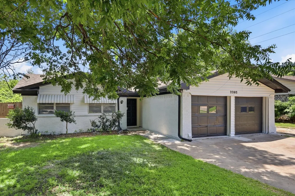 2202 E Mitchell Street Arlington, TX 76010