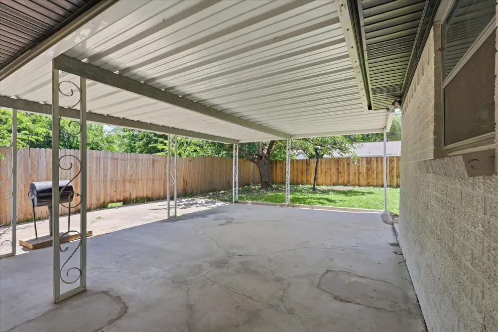 2202 E Mitchell Street Arlington, TX 76010