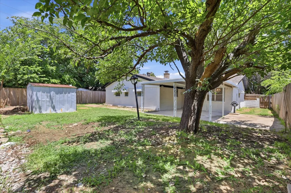 2202 E Mitchell Street Arlington, TX 76010