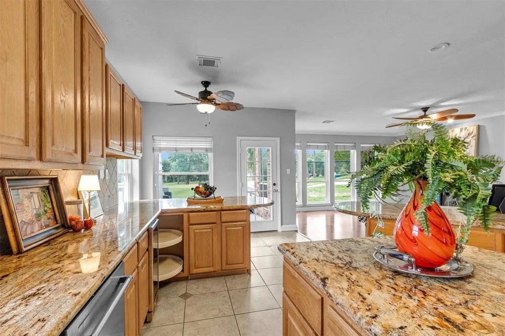 23 Alba Road Montgomery, TX 77356