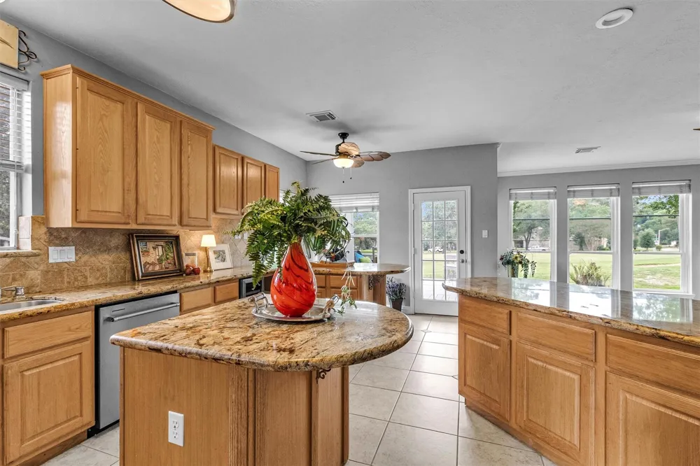 23 Alba Road Montgomery, TX 77356