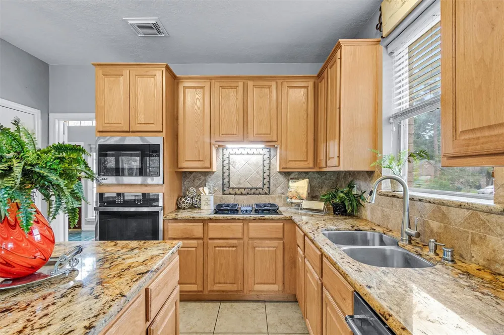 23 Alba Road Montgomery, TX 77356