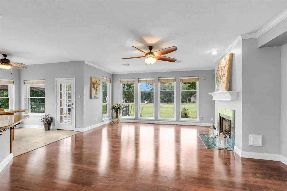 23 Alba Road Montgomery, TX 77356