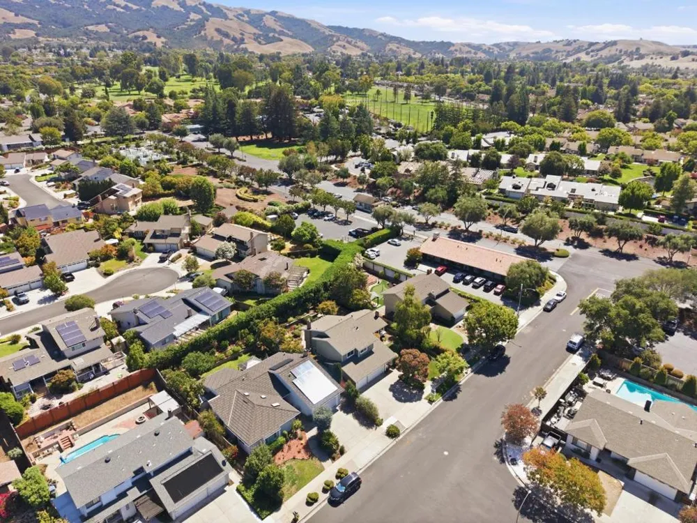 5352 Hounds San Jose, CA 95135