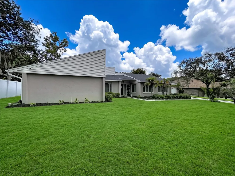 1068 SUGARTREE DRIVE S Lakeland, FL 33813