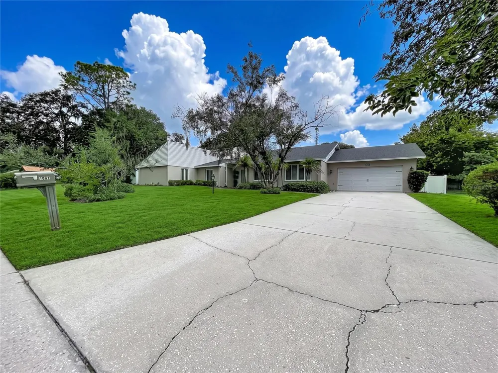 1068 SUGARTREE DRIVE S Lakeland, FL 33813