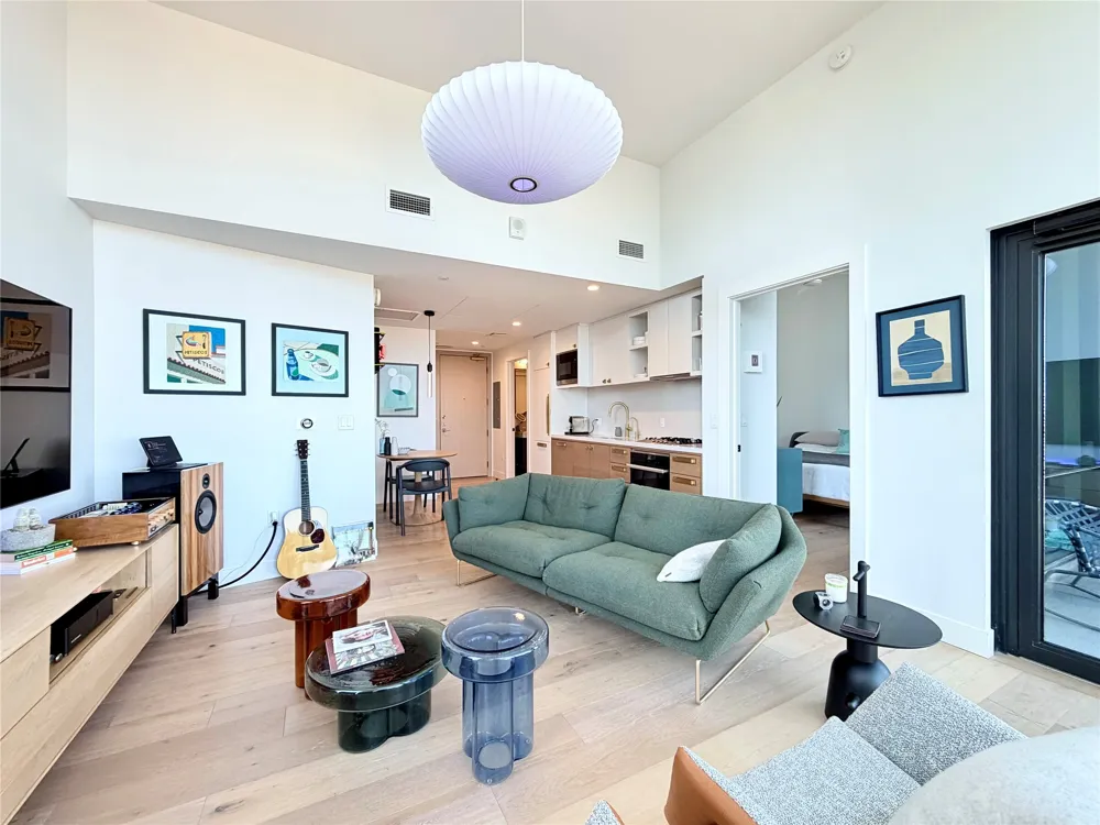70 Rainey Street #2203 Austin, TX 78701