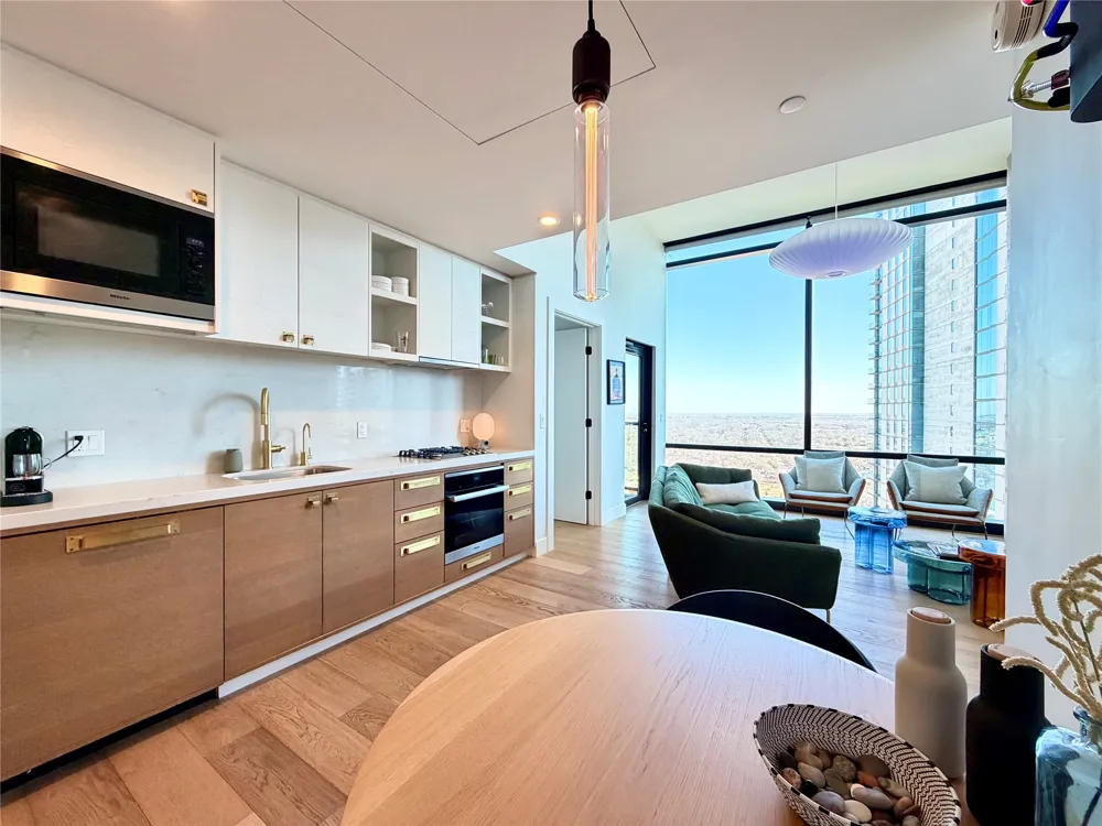 70 Rainey Street #2203 Austin, TX 78701