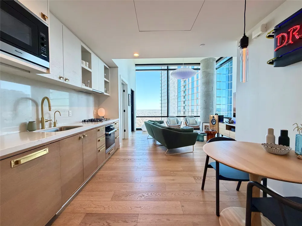 70 Rainey Street #2203 Austin, TX 78701