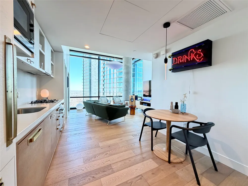 70 Rainey Street #2203 Austin, TX 78701